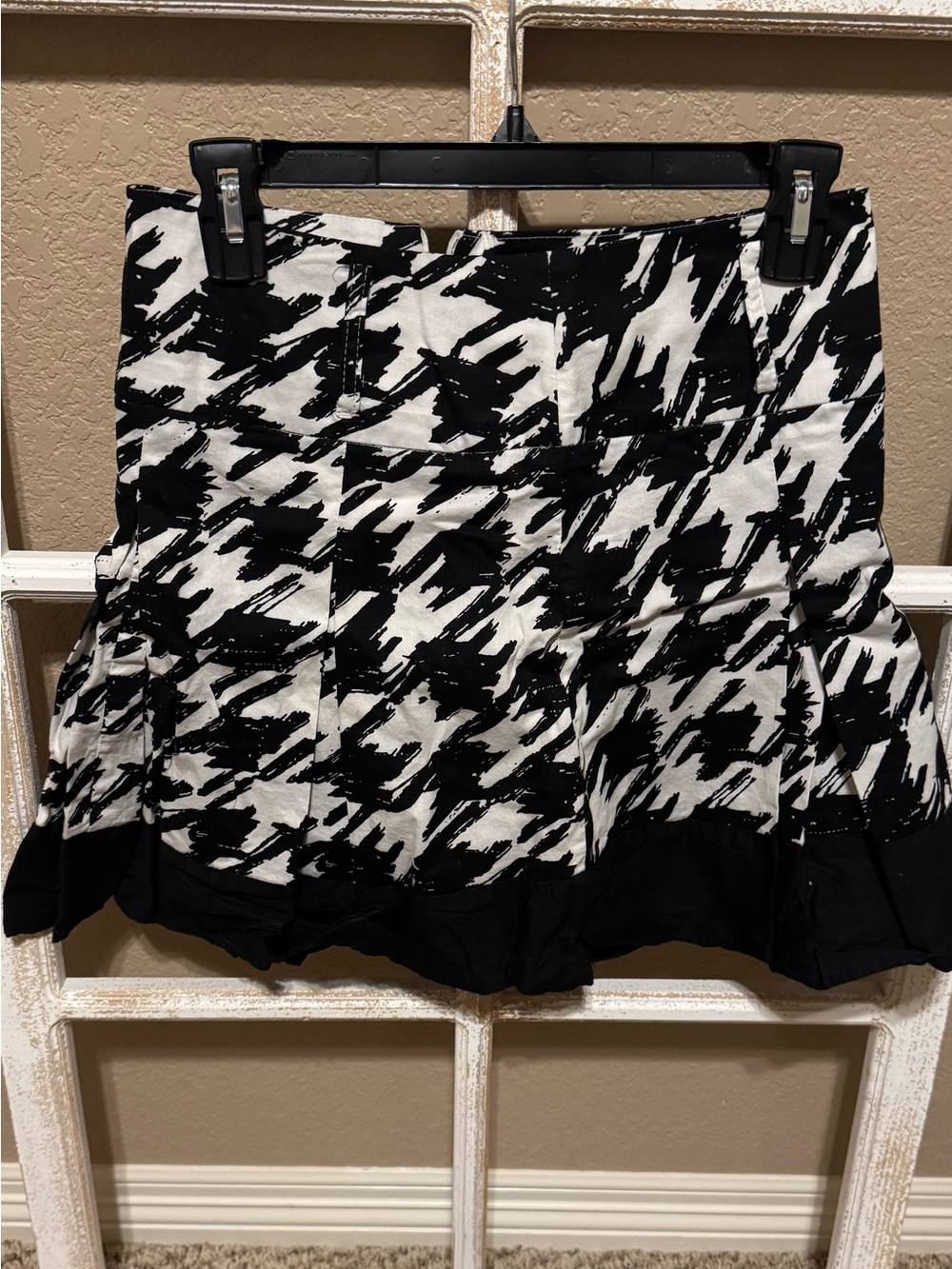 Vintage Candie's Black and White Houndstooth Print Mini Skirt; Sz 1